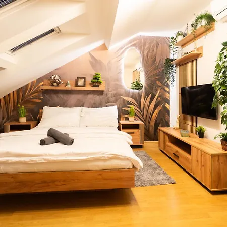 Lejlighed Stairs To Heaven - Attic In The Center Of Brno